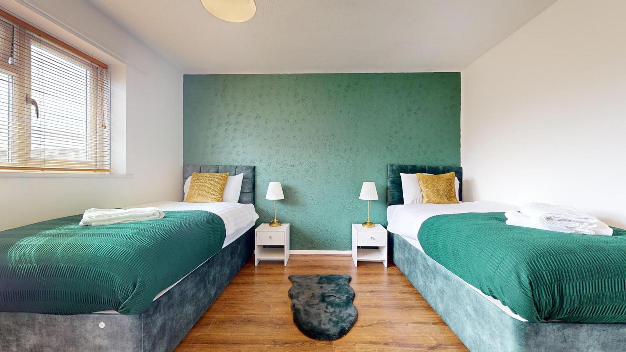 Entire 3 Bed In Sleeps Up To 6
